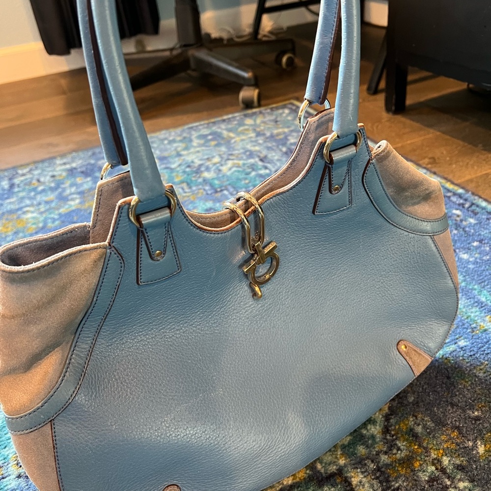 Ferragamo bag gorgeous! - Picture 8 of 9